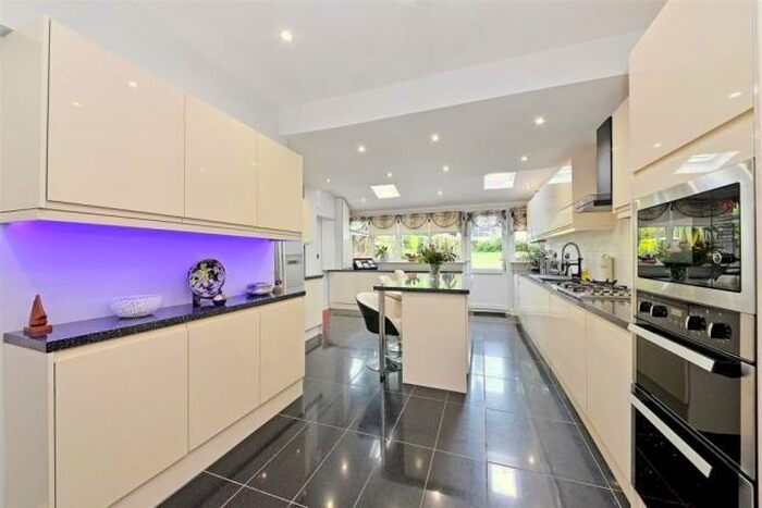 5 Bedroom Detached House To Rent In Monmouth Drive, Sutton Coldfield, B73