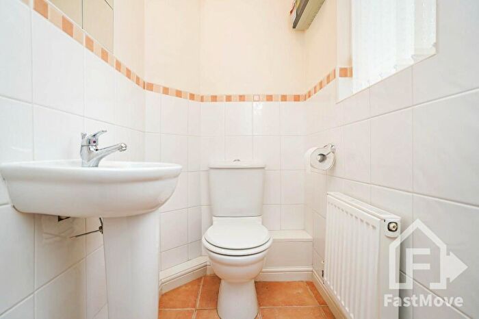 3 Bedroom End Of Terrace House For Sale In Cambourne Place, Mansfield, Nottinghamshire, NG18
