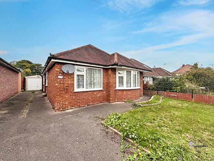 3 Bedroom Bungalow For Sale In Archery Grove, Southampton, SO19