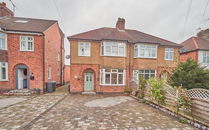 3 Bedroom Semi Detached House For Sale In Ashby Road, Hinckley, LE10