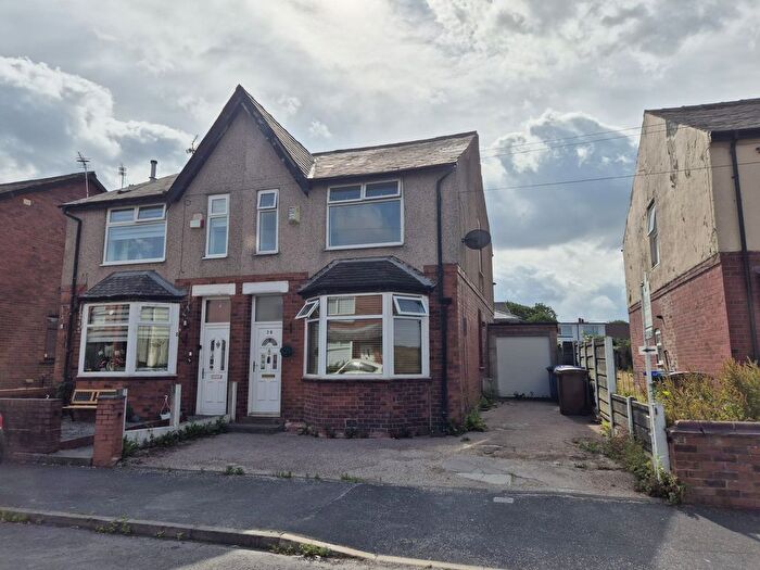 3 Bedroom Semi-Detached House To Rent In Buersil Avenue, Rochdale, OL16