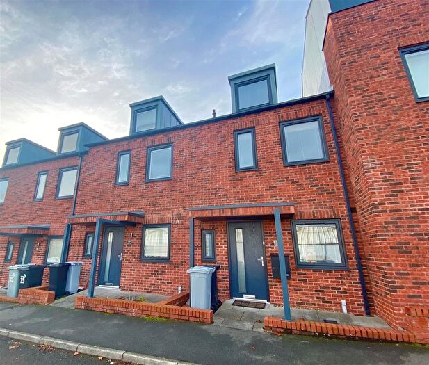 3 Bedroom Town House For Sale In Paradise Street, Macclesfield, SK11