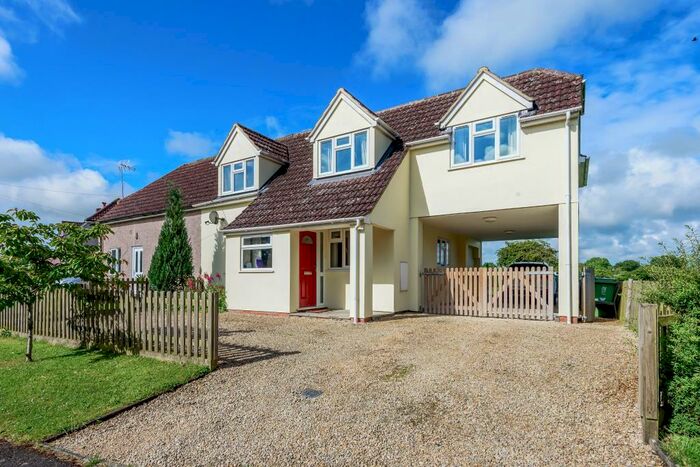 3 Bedroom Semi-Detached House For Sale In Thame, Ludgershall, HP18