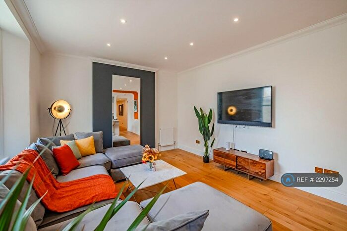 2 Bedroom Flat To Rent In Adelaide Mansions, Hove, BN3