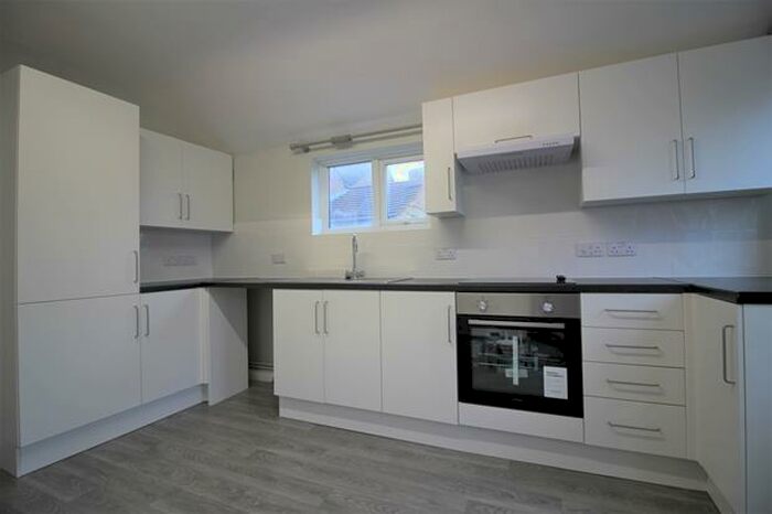 2 Bedroom Flat To Rent In Castle Road, Bedford, MK40