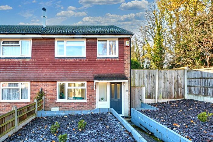 3 Bedroom End Of Terrace House For Sale In Trueman Gardens, Arnold, Nottingham, NG5