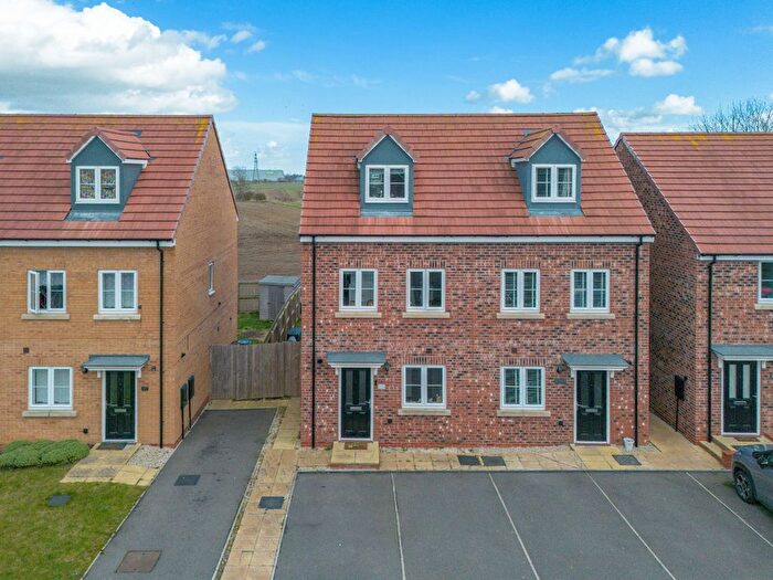 3 Bedroom Semi-Detached House For Sale In Heather Drive, Pontefract, West Yorkshire, WF8