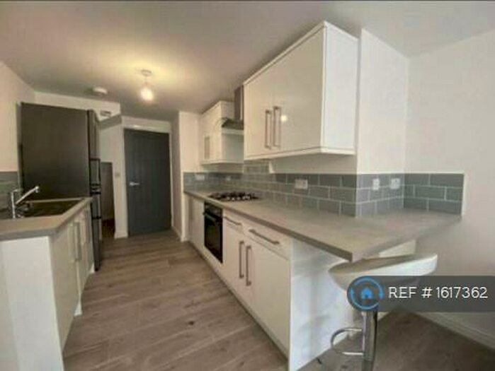 2 Bedroom Flat To Rent In Cathays, Cardiff, CF24