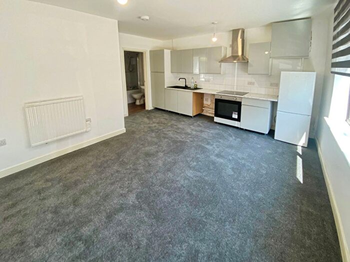 1 Bedroom Flat To Rent In East Road, Ferndale, CF43
