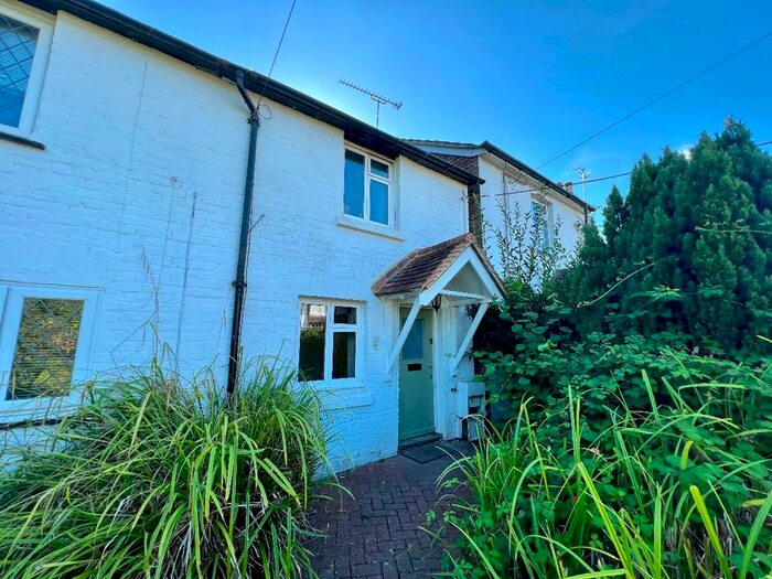 2 Bedroom Cottage To Rent In North Road, Crawley, RH10