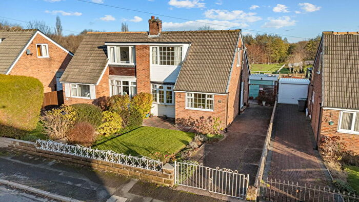 3 Bedroom Semi-Detached Bungalow For Sale In Warrenside, Huddersfield, HD2