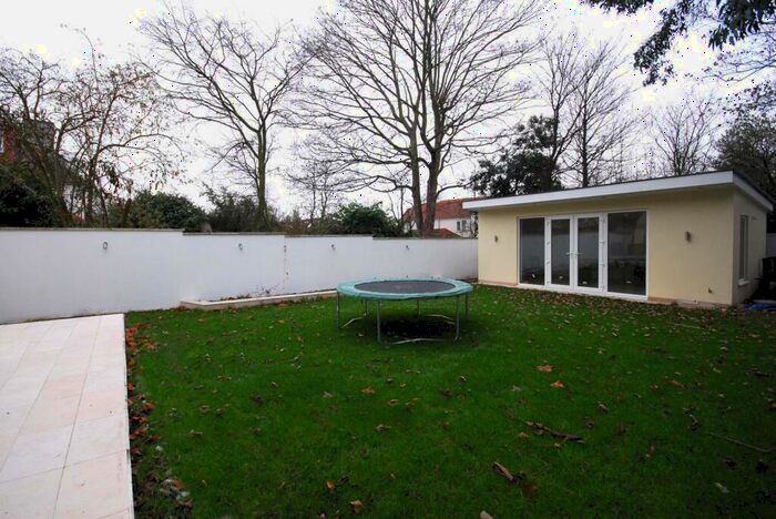 7 Bedroom House To Rent In Brondesbury Park, Brondesbury, London, NW6