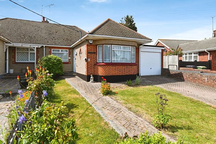 3 Bedroom Semi-Detached Bungalow For Sale In Albany Road, Rayleigh, SS6