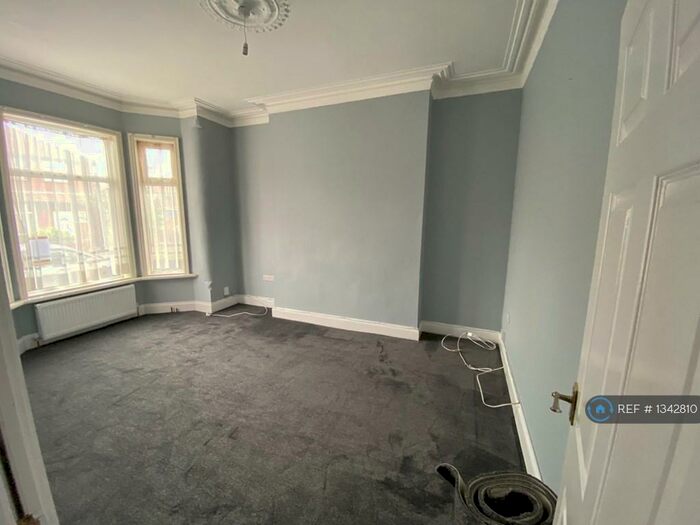 4 Bedroom Terraced House To Rent In Longford Place, Manchester, M14