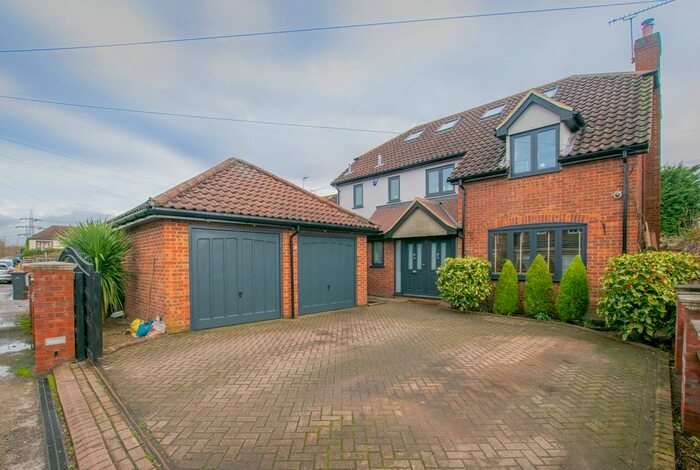 5 Bedroom Detached House To Rent In Derby Road, Hoddesdon, EN11