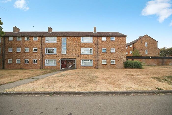 3 Bedroom Flat For Sale In Whipperley Way, Luton, LU1