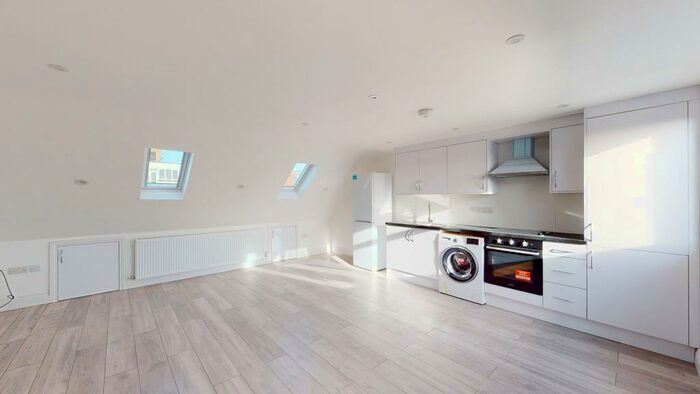 1 Bedroom Flat To Rent In Bathurst Walk, SL0