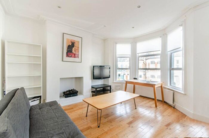 2 Bedroom Flat To Rent In Bathurst Gardens, Kensal Green, London, NW10