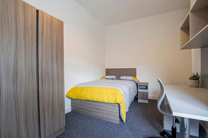 6 Bedroom Semi-Detached House To Rent In Shoreham Street, Sheffield, S2