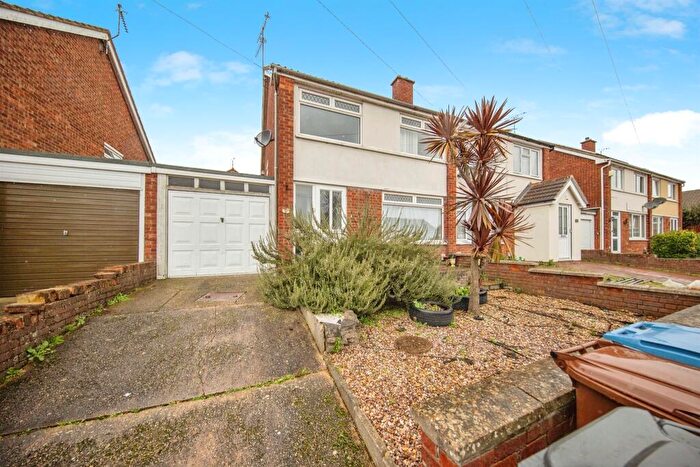 3 Bedroom Semi Detached House For Sale In Chartwell Close, Ipswich, IP4