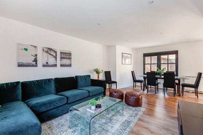 3 Bedroom Flat To Rent In Hobbs Court, Shad Thames, SE1
