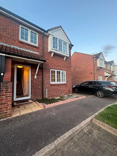 3 Bedroom Property To Rent In Kingsmead, Cheshunt, Waltham Cross, EN8