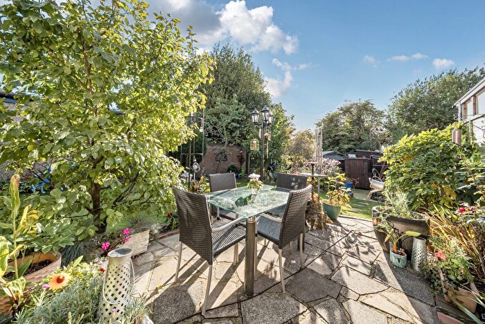 3 Bedroom Chalet For Sale In Lent Rise Road, Taplow, Buckinghamshire, SL6