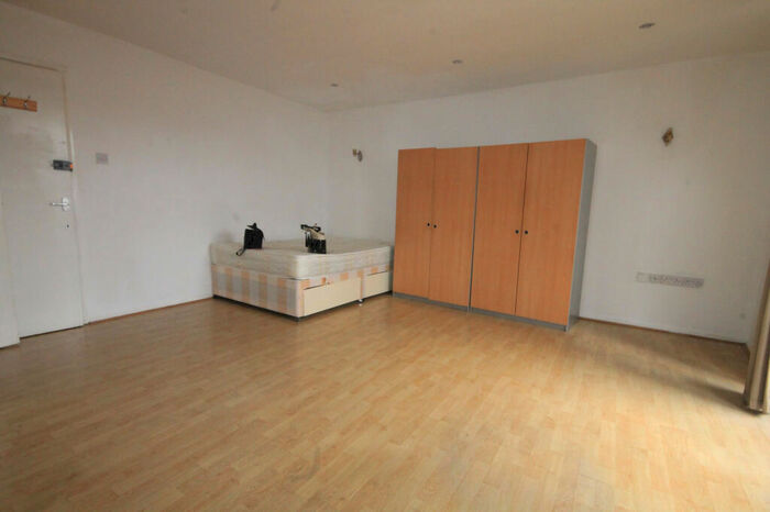 Flat To Rent In Wick Lane, Bow, E3