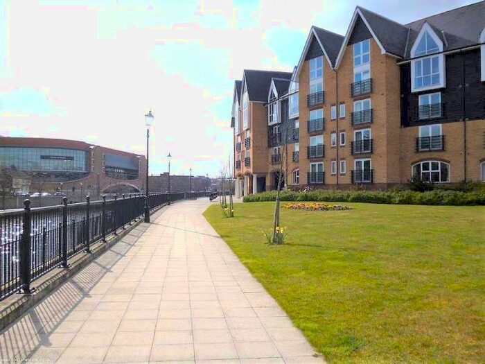 2 Bedroom Flat To Rent In St Peter Street, Maidstone, Kent, ME16