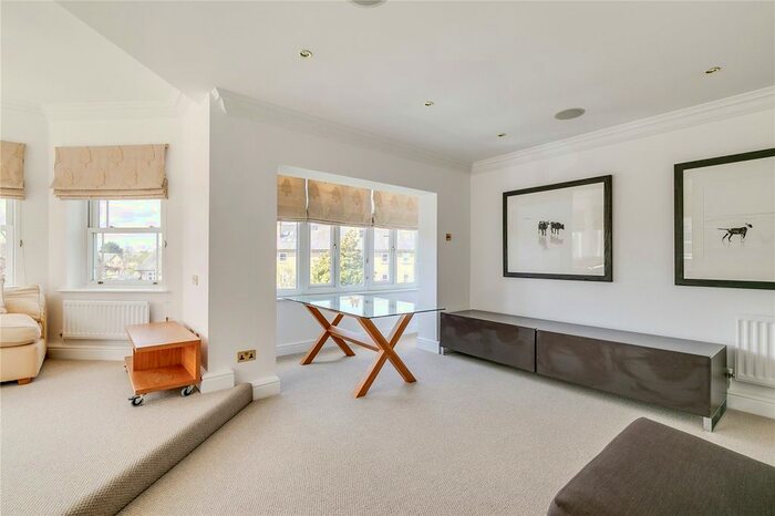 2 Bedroom Flat For Sale In Trinity Church Road, Barnes, SW13