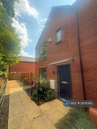 3 Bedroom Semi-Detached House To Rent In Eastwell Walk, Leicester, LE4