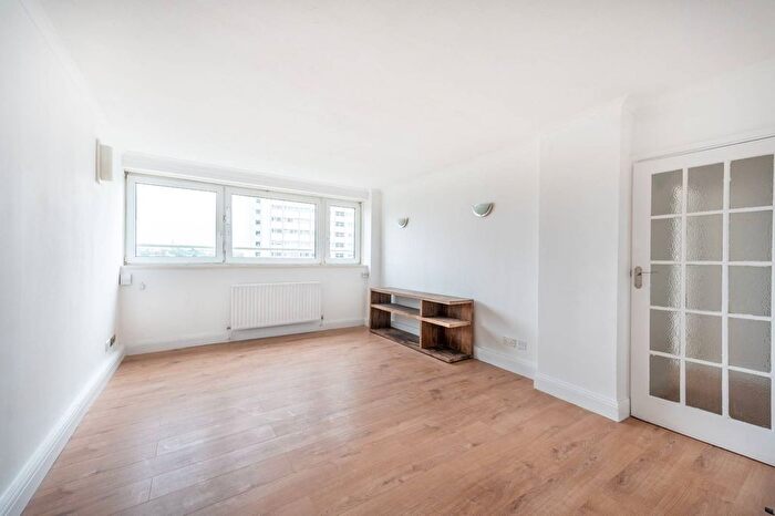 2 Bedroom Flat To Rent In Queensdale Crescent, Holland Park, London, W11