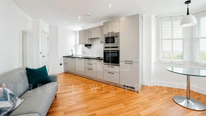 2 Bedroom Flat To Rent In Finchley Road, London, NW11