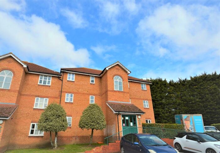 1 Bedroom Flat To Rent In Worcester Gardens, Slough, Berkshire, SL1