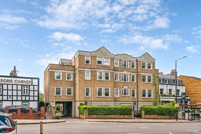 2 Bedroom Flat To Rent In Clapham Park Road, London, SW4