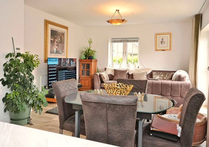 2 Bedroom Bungalow For Sale In Robinson Close, Yapton, Arundel, BN18