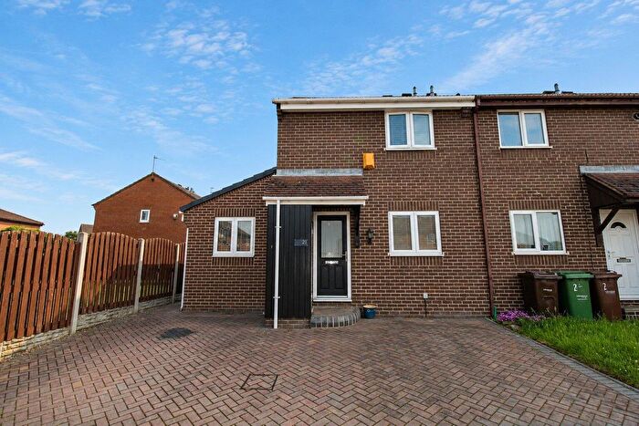 2 Bedroom Property For Sale In Sycamore Copse, Wakefield, WF2
