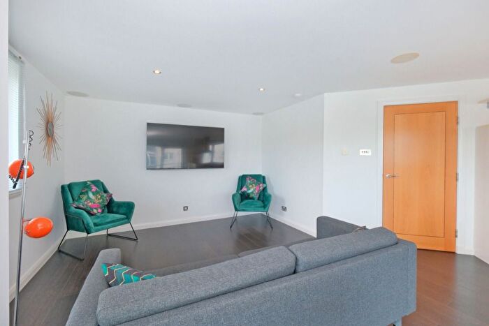 2 Bedroom Flat To Rent In Queens Highlands, West End, Aberdeen, AB15