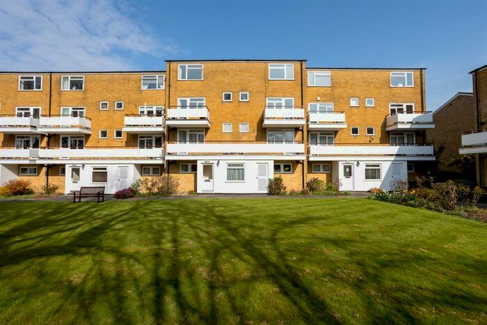 2 Bedroom Apartment To Rent In Woodmansterne Lane, Banstead, SM7