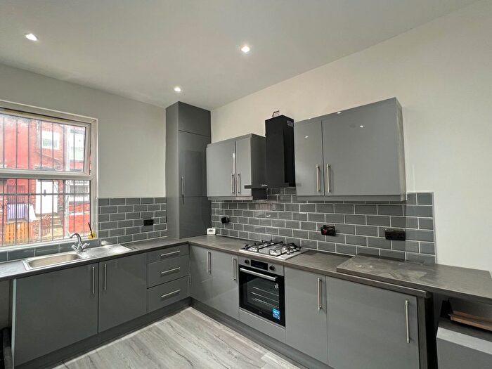 4 Bedroom Terraced House To Rent In Rowland Terrace, Beeston, Leeds, LS11