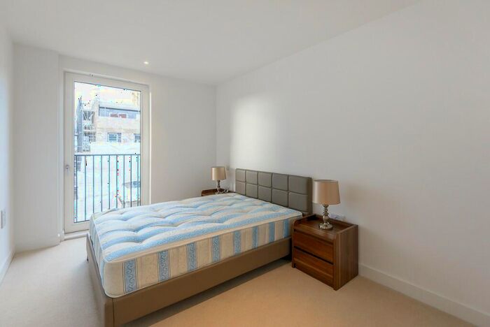 3 Bedroom Apartment To Rent In Whiting Way, London, SE16
