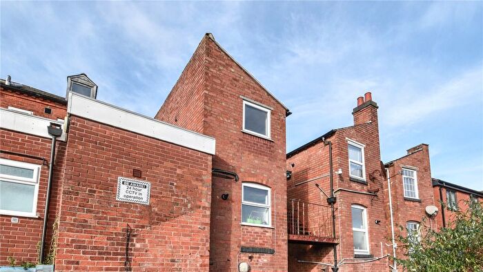 2 Bedroom Flat To Rent In Mount Pleasant, Redditch, Worcestershire, B97