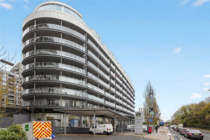 3 Bedroom Apartment To Rent In Queenstown Road, London, SW11