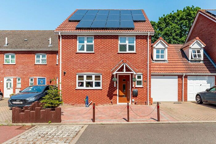 4 Bedroom Semi Detached House For Sale In Bluebell Close, Watton, IP25