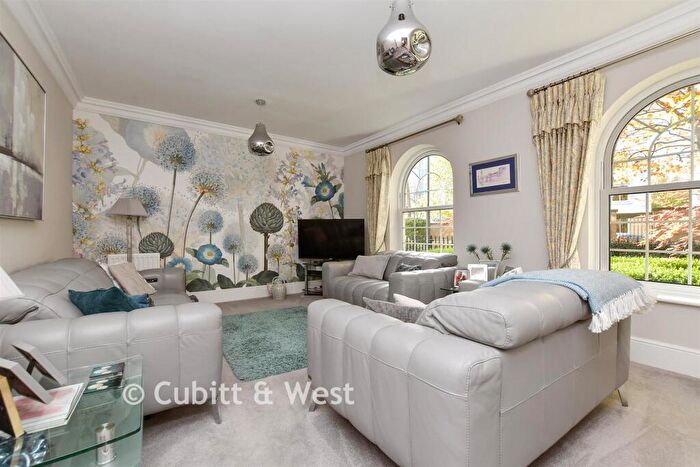 4 Bedroom End Of Terrace House For Sale In Brockwell Avenue, Beckenham, Kent, BR3