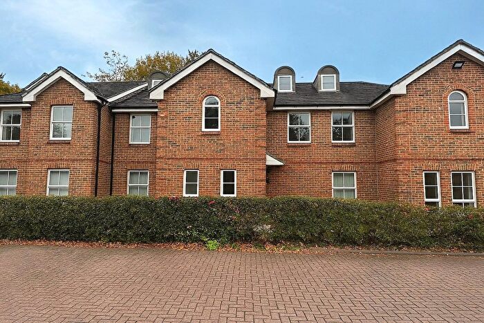 2 Bedroom Flat To Rent In Poplar Close, Bracknell, Berkshire, RG12