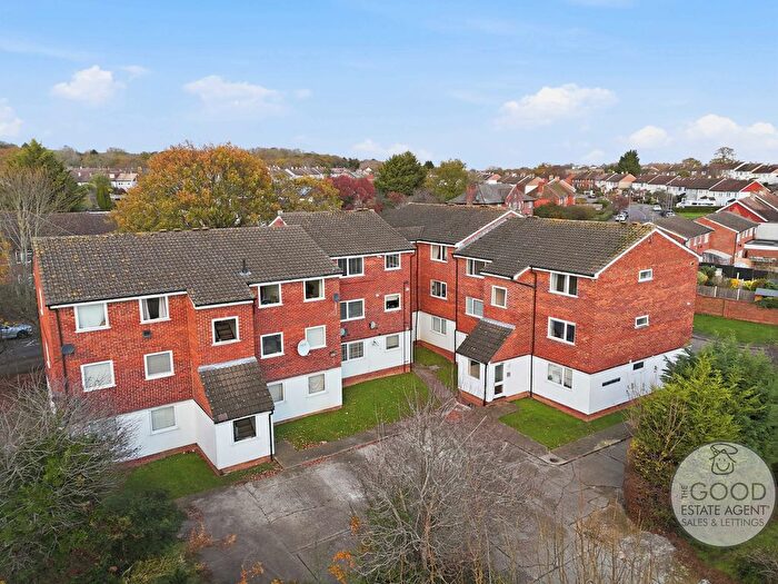 1 Bedroom Flat For Sale In Droveway, Loughton, IG10