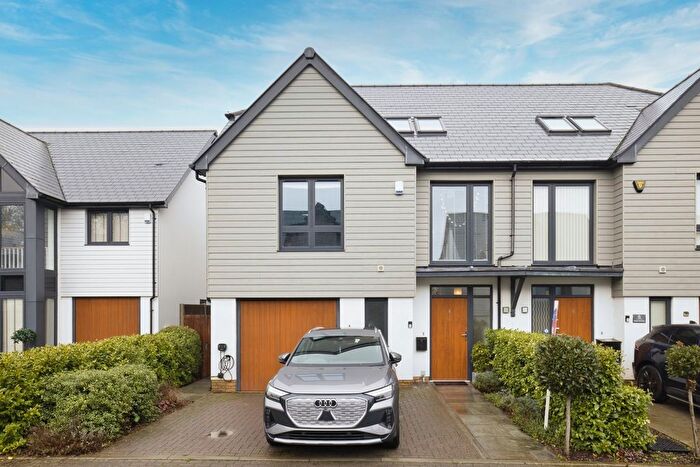 4 Bedroom Semi Detached House For Sale In South Cliff Drive, Broadstairs, CT10