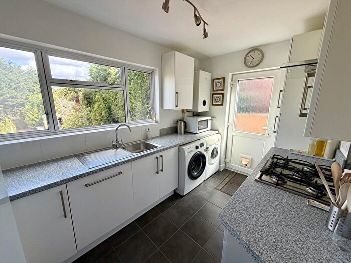 4 Bedroom Detached House For Sale In Upton Way, Broadstone, BH18 - Photo 12