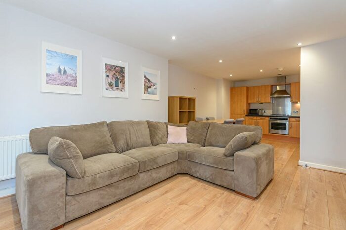 2 Bedroom Flat For Sale In Regents Quay, Brewery Wharf, LS10